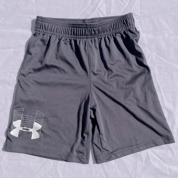 Under Armour Boys Dark Gray Athletic Shorts, Size 6 - Picture 1 of 2